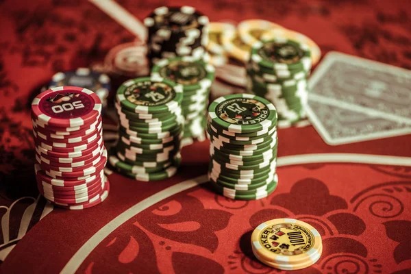 Responsive mobile interface showing Lightning Baccarat on tablet and phone